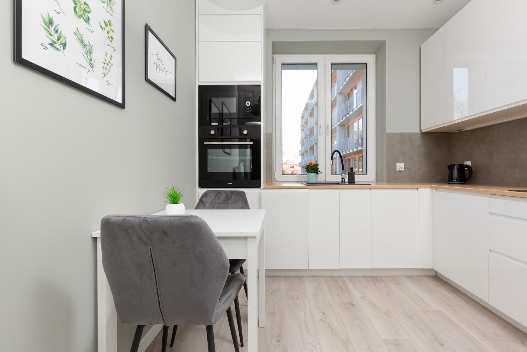 Central Apartment Emilii Plater By Noclegi Renters Warsawa Bagian luar foto