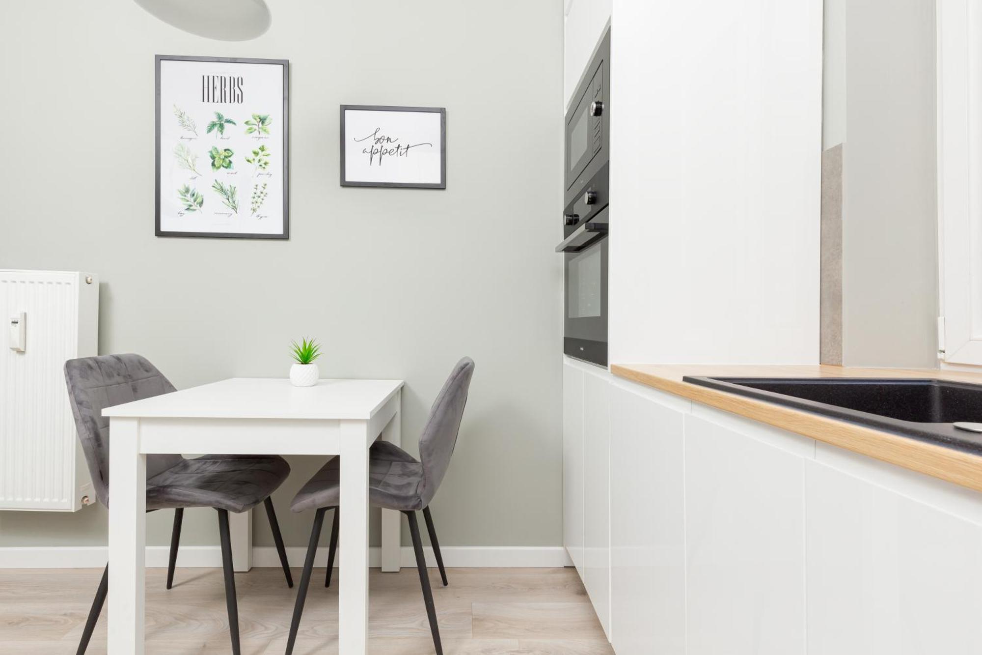 Central Apartment Emilii Plater By Noclegi Renters Warsawa Bagian luar foto